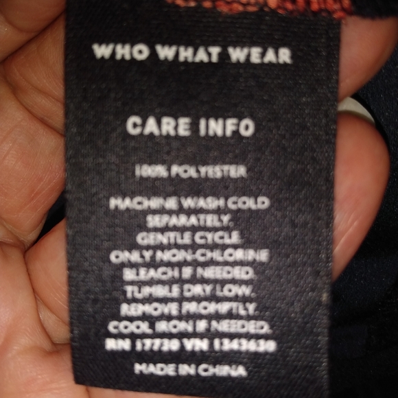 WHO WHAT WEAR Black Button Up Floral Sleeveless Blouse - Picture 6 of 6